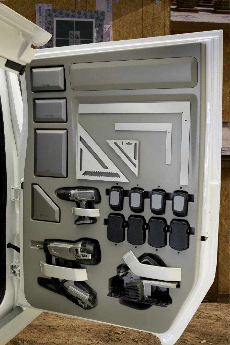 Детали интерьера Nissan NV2500 Concept 2008 года  (фото 23 из 51)